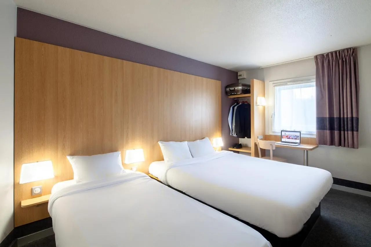 **  B&B Hotel Aubagne Gémenos צרפת